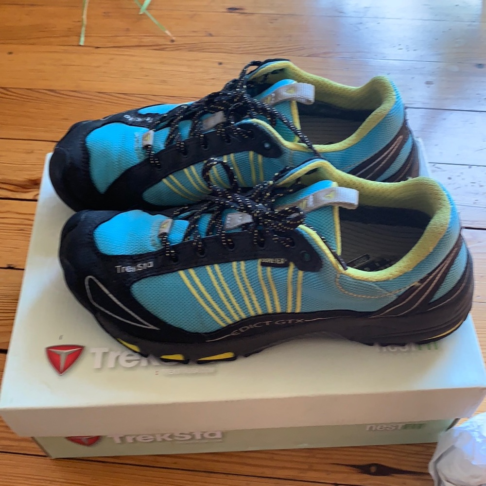 Treksta gore text hiking shoes. Size 8.5